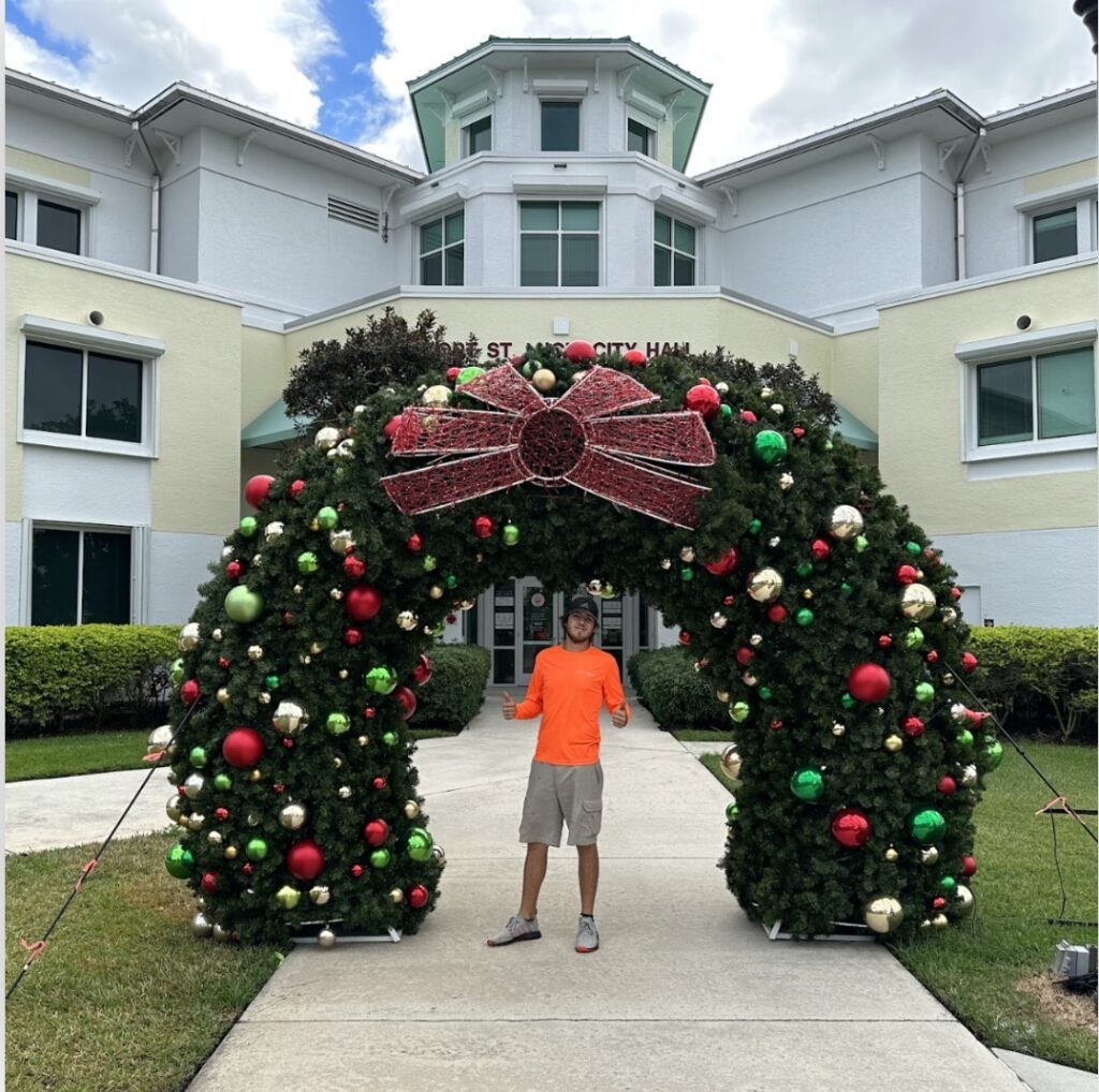 2024 Holiday Decoration Installer Cool Jobs